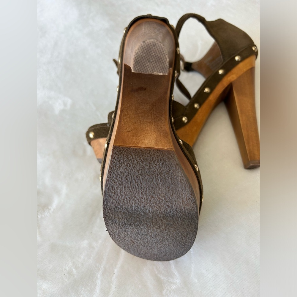 Steve Madden green suede wood heals. Size 6 - Picture 2 of 8